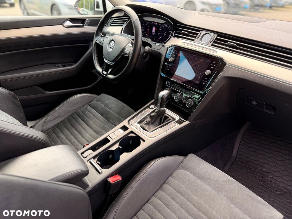 Volkswagen Passat - 30