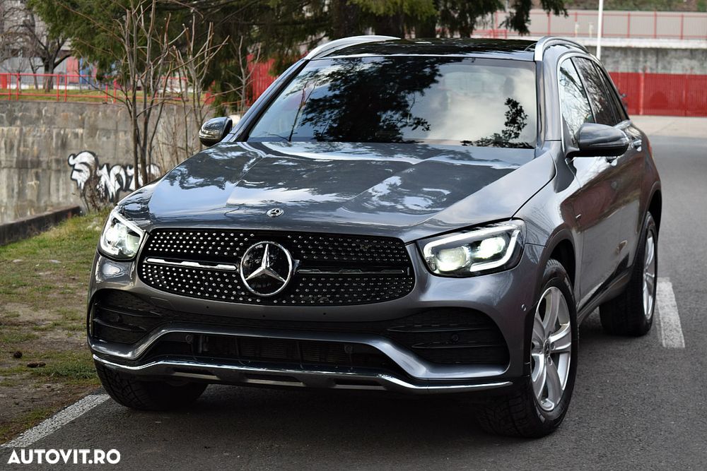 Mercedes-Benz GLC 300 e 4Matic 9G-TRONIC AMG Line Plus - 1