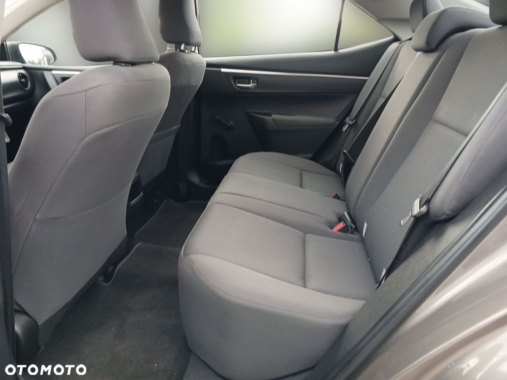 Toyota Corolla - 13
