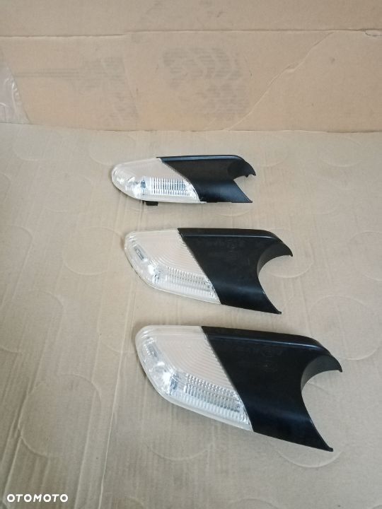 Kierunkowskaz lusterka lewy VW Polo 9N lift NOWY - 1