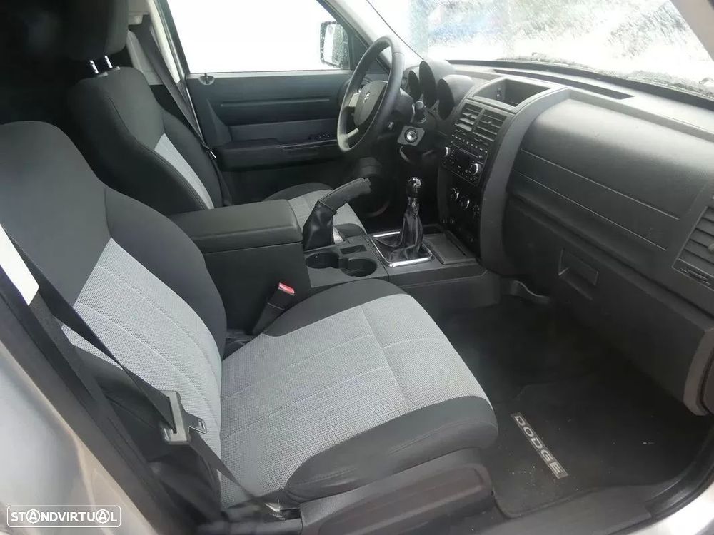 Dodge Nitro - 15