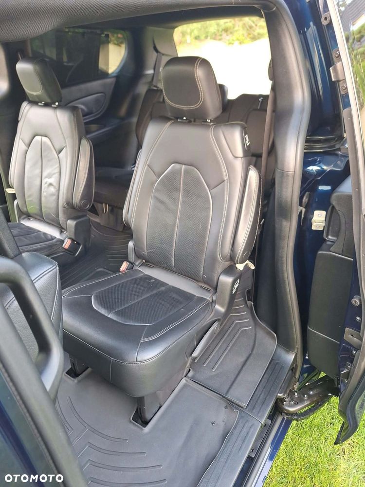 Chrysler Pacifica - 15