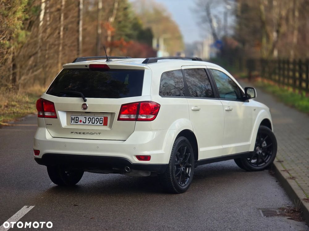 Fiat Freemont 2.0 Multijet 16V DPF Automatik Allrad Black Code - 4