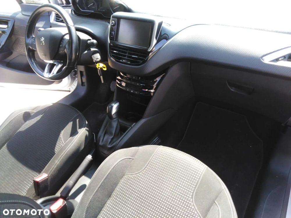 Peugeot 208 1.6 BlueHDi Allure S&S - 13