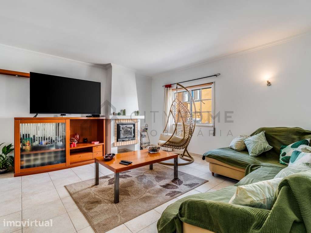 Apartamento T3 Duplex com quintal de 32m2 e 3 lugares de estacionam... - Grande imagem: 2/26