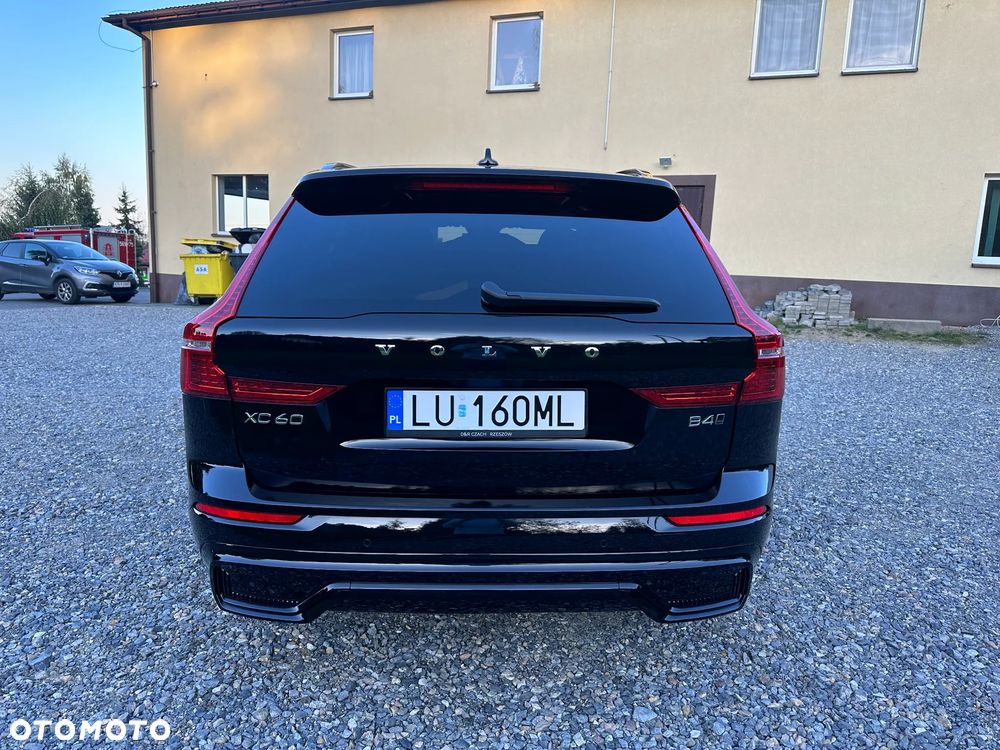 Volvo XC 60 D5 AWD R-Design - 4