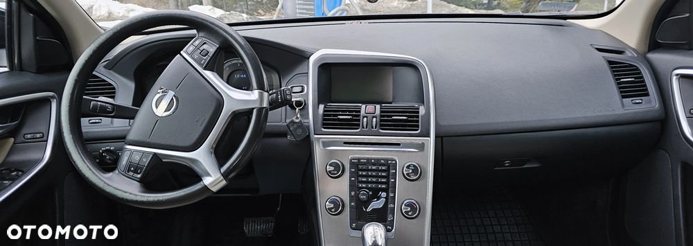 Volvo XC 60 D5 AWD Momentum - 8