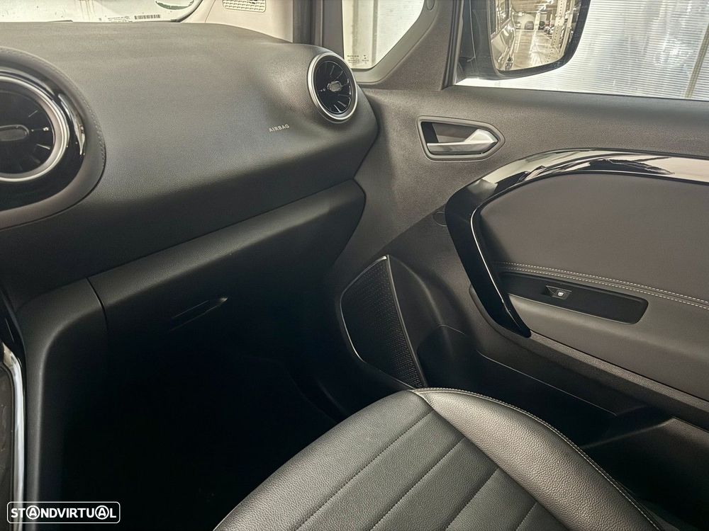 Mercedes-Benz T 180 d — fotografia 31