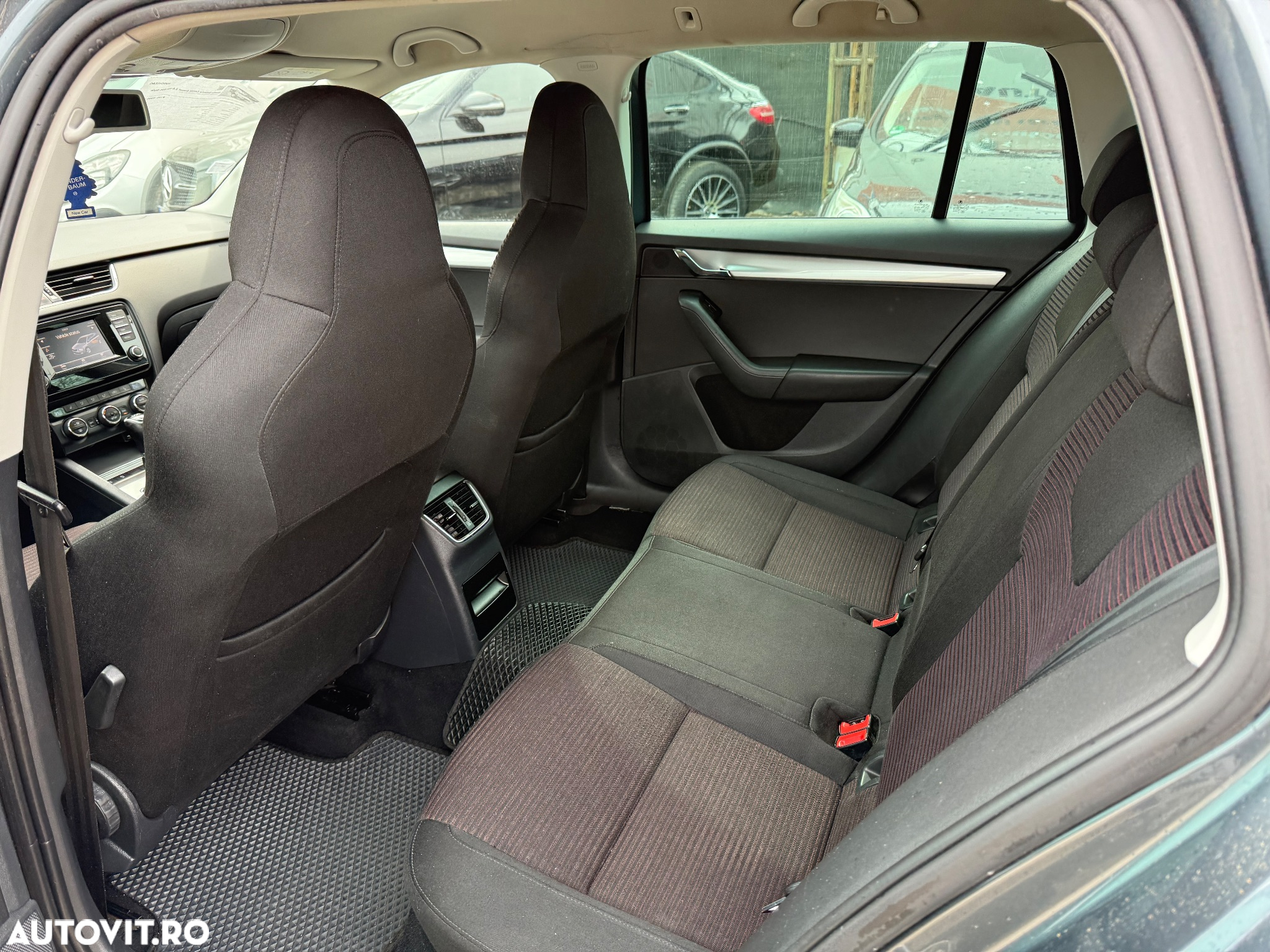Skoda Octavia Combi Diesel 2.0 TDI DSG Style - 28