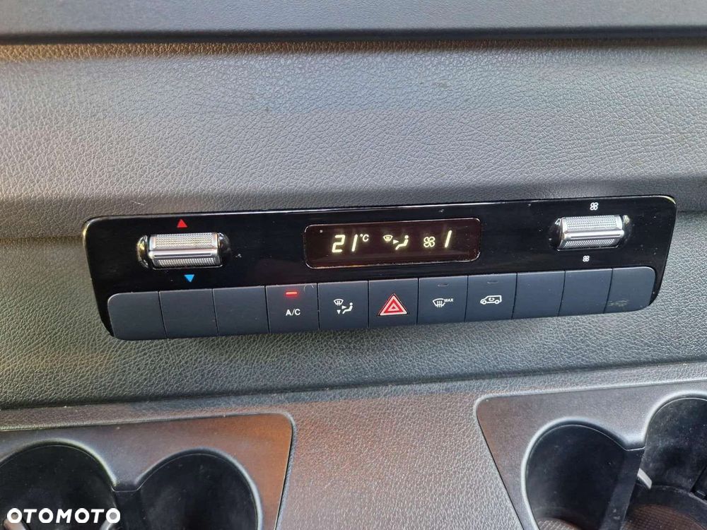 Mercedes-Benz Sprinter 910 - 12