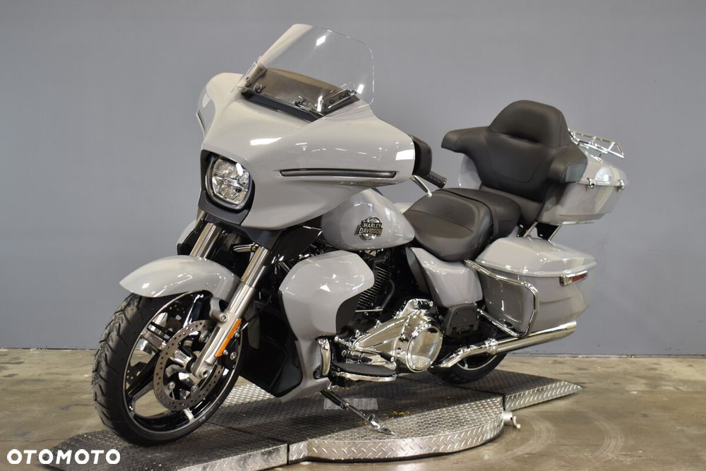 Harley-Davidson Touring Street Glide - 2