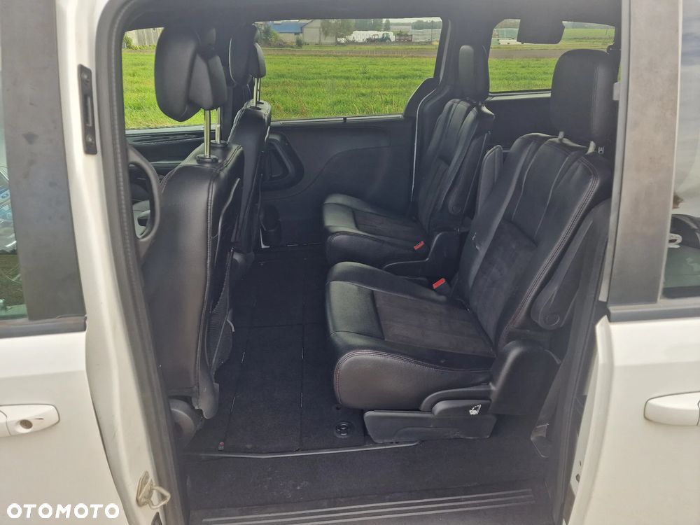 Dodge Grand Caravan 3.6 R/T - 11