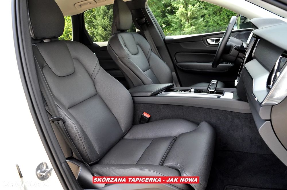 Volvo XC 60 B5 B AWD Plus Dark - 20