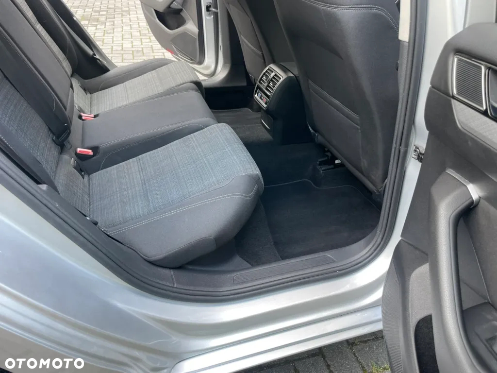 Volkswagen Passat Variant 2.0 TDI SCR DSG Business - 12