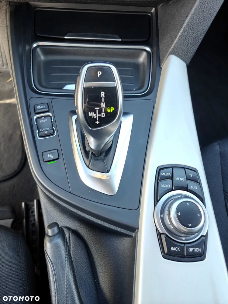 BMW Seria 3 320d Touring Sport Line - 14