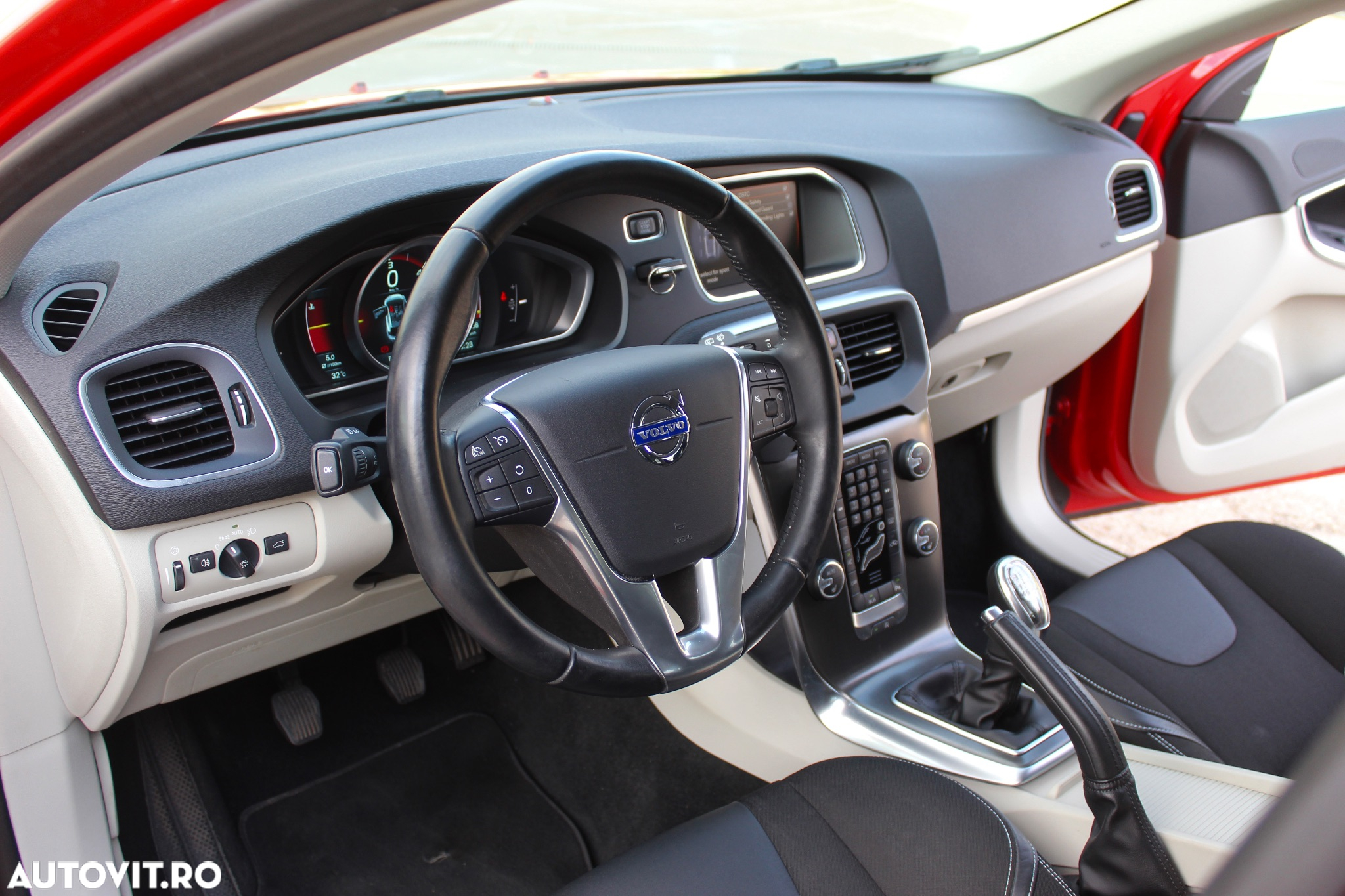 Volvo V40 D2 Momentum - 18