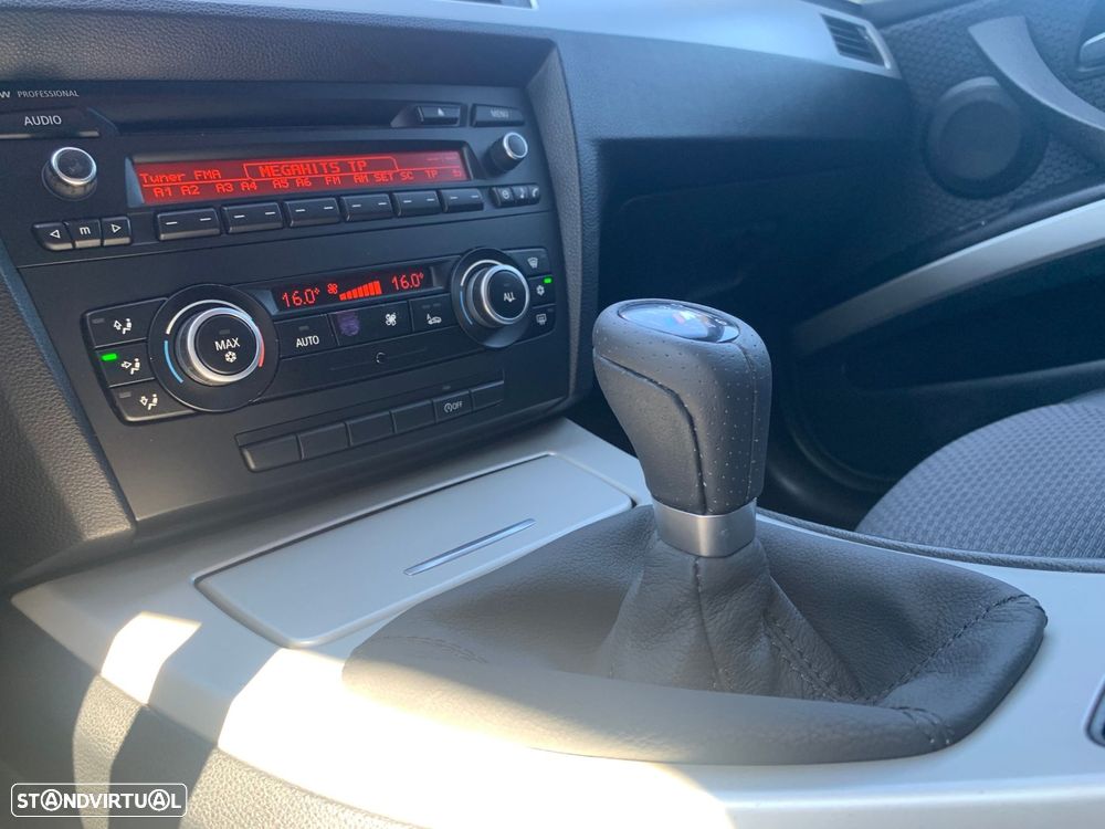 BMW 318 d Pack M - 27