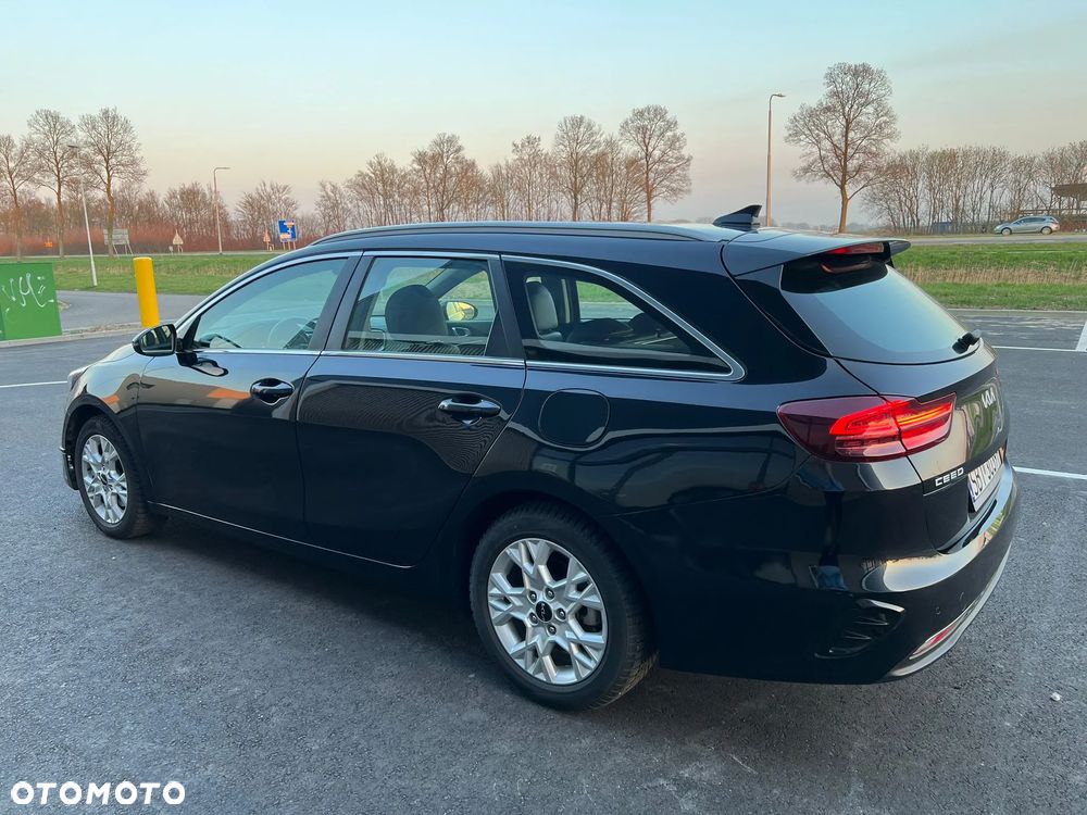 Kia Ceed 1.6 CRDi mHEV M - 4