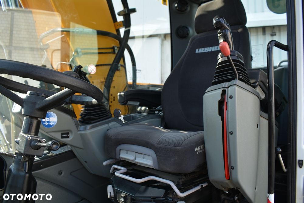 Liebherr A 918 Litronic / STAN PERFEKT / 18T / JAK NOWA / - 40