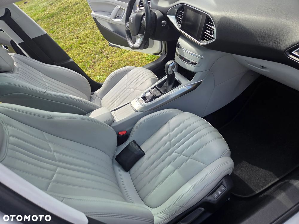 Peugeot 308 1.2 PureTech Allure S&S - 19