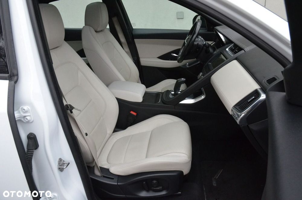Jaguar E-Pace 2.0 i4P AWD R-Dynamic - 36