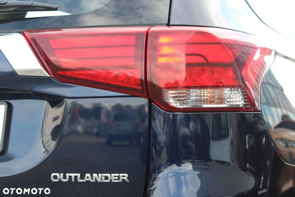 Mitsubishi Outlander - 11