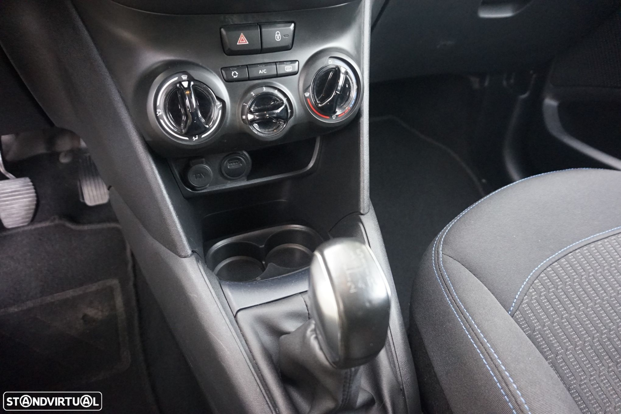 Peugeot 208 1.2 PureTech Signature - 12