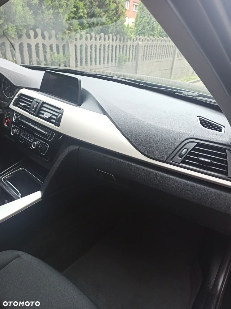 BMW Seria 3 320d - 14