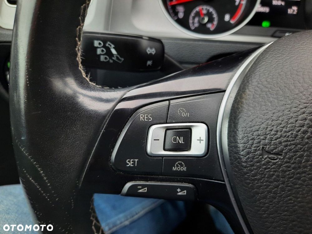 Volkswagen Golf - 26