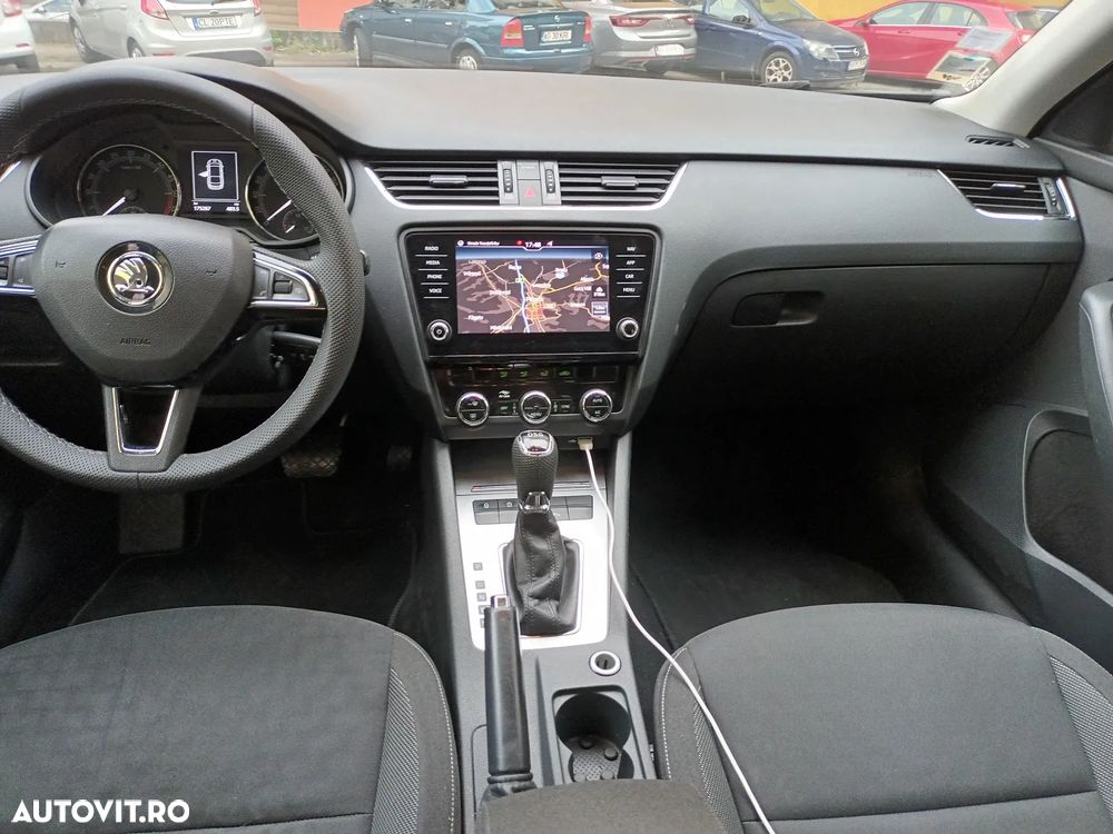 Skoda Octavia 2.0 TDI DSG Ambition - 8