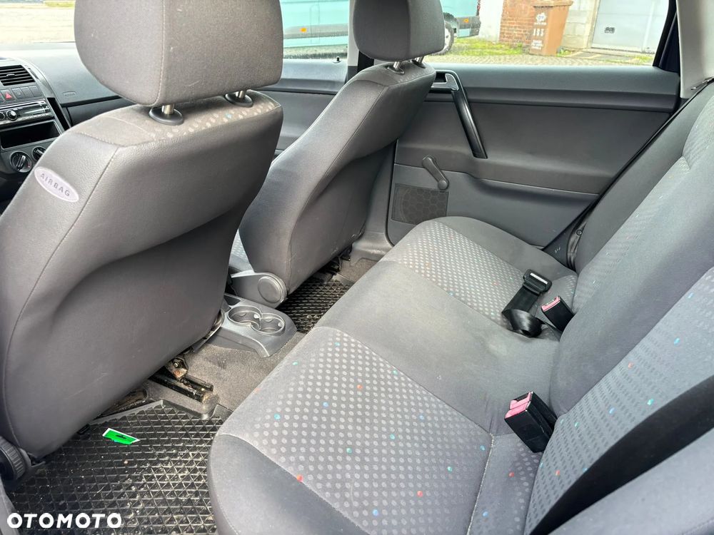 Volkswagen Polo 1.4 16V Basis - 16