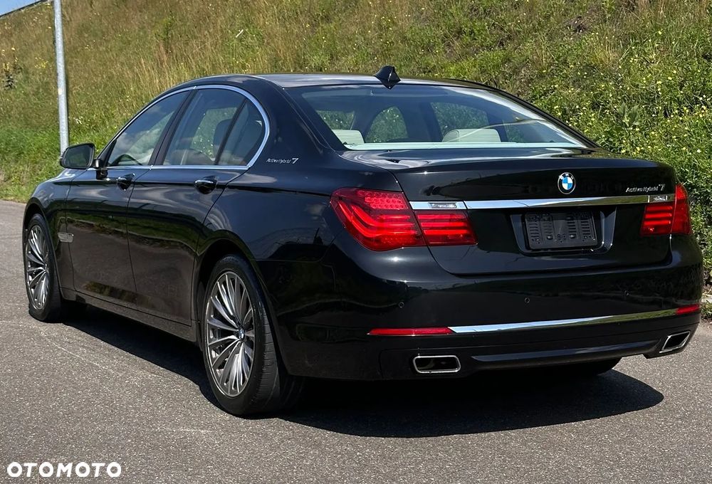 BMW Seria 7 740i - 11