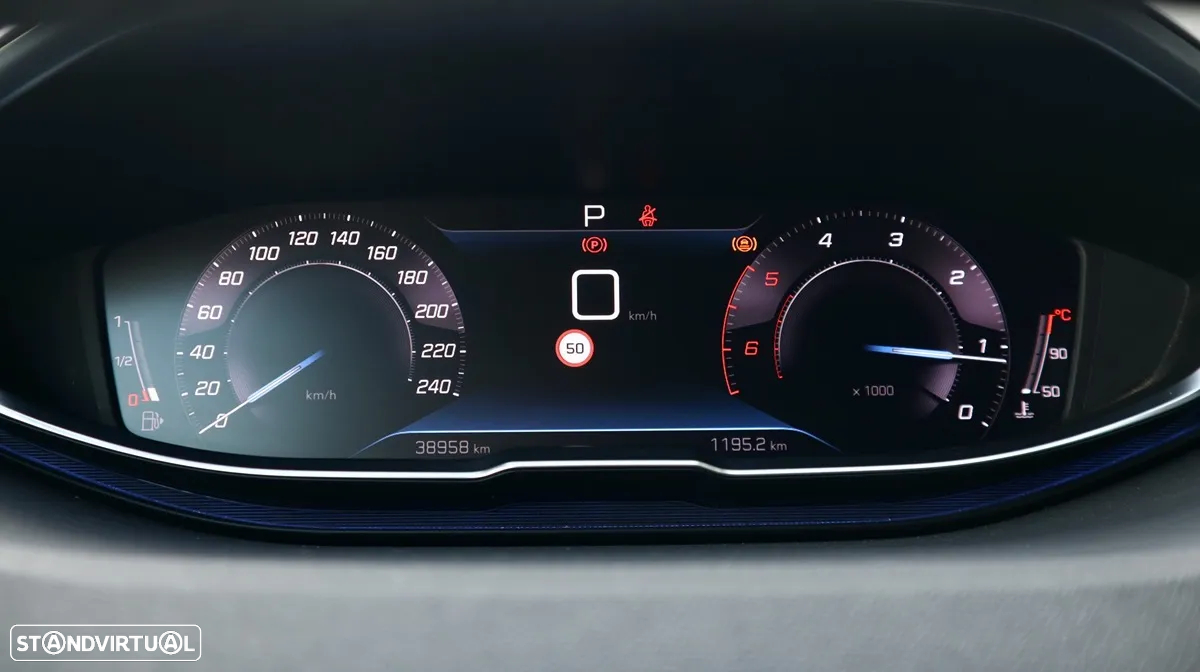 Peugeot 5008 1.5 BlueHDi Allure Pack EAT8 - 26