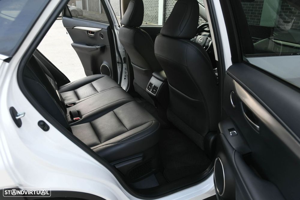 Lexus NX 300h Executive+ - 24