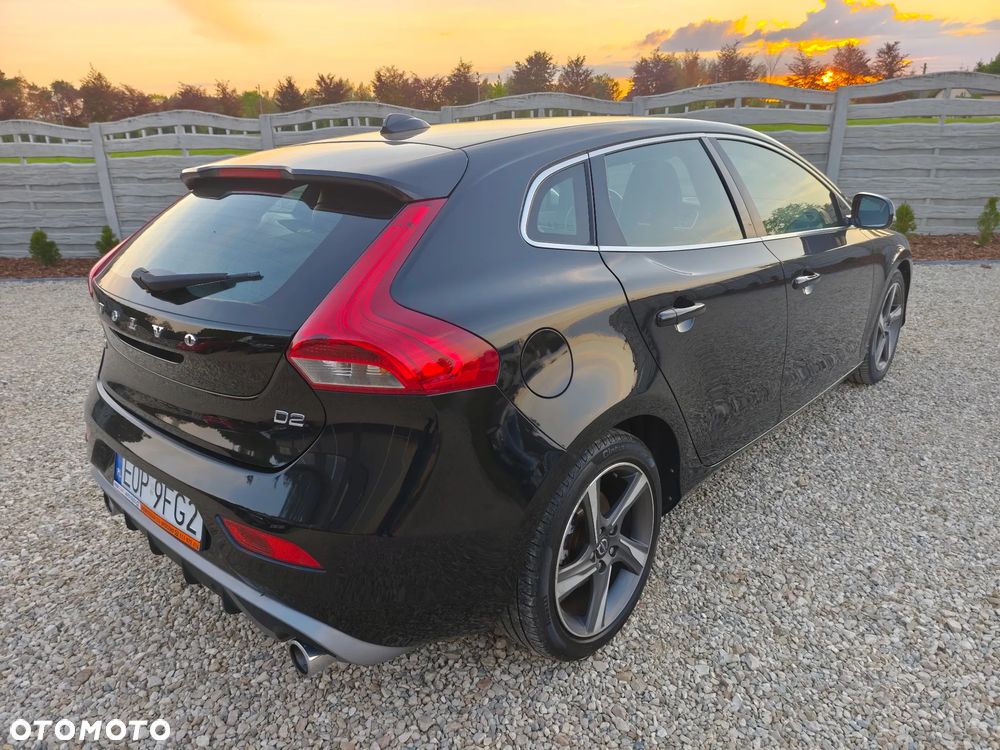 Volvo V40 D2 R Design - 4