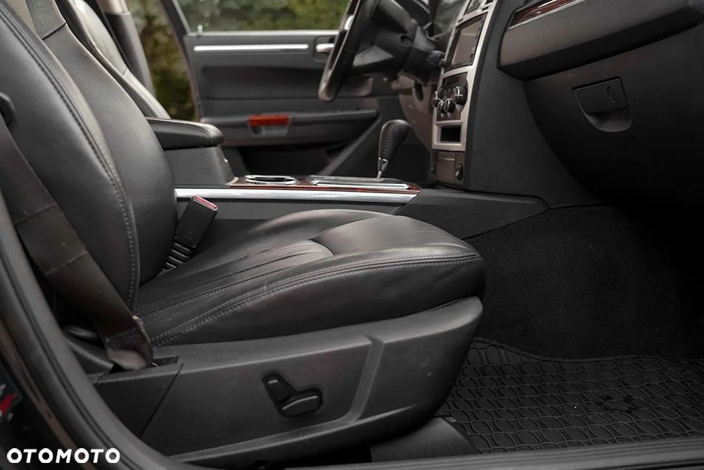 Chrysler 300C 3.0 V6 CRD - 10