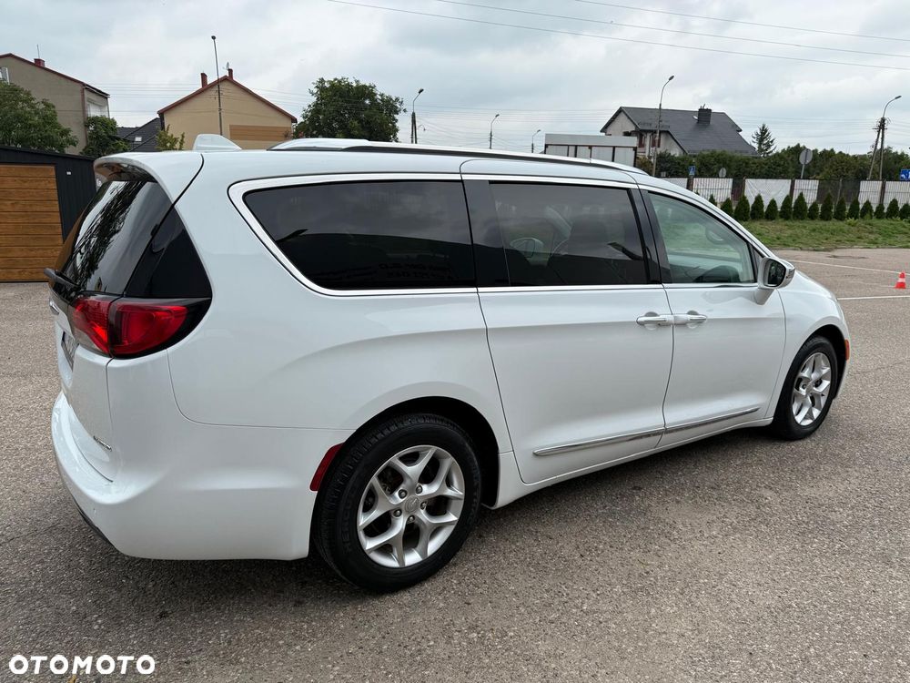 Chrysler Pacifica - 10