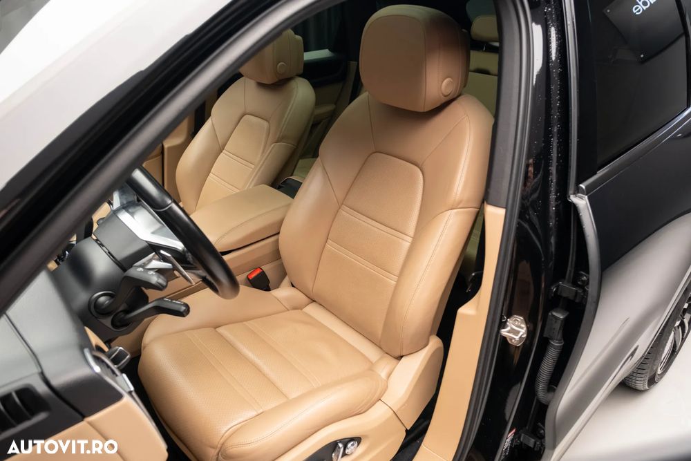 Porsche Cayenne - 25