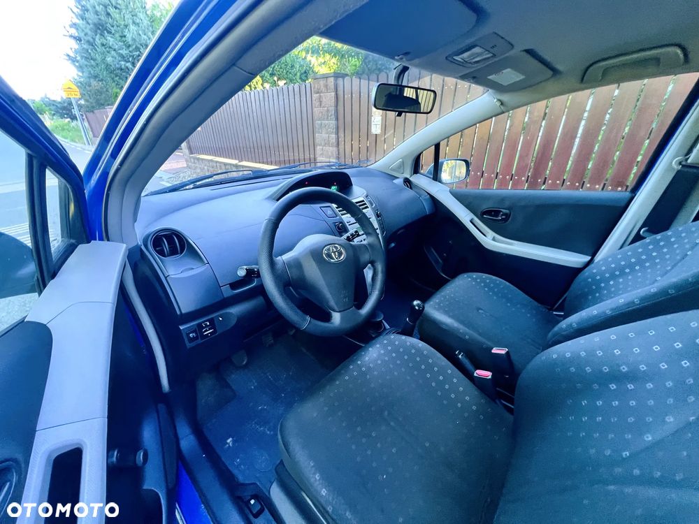 Toyota Yaris - 32