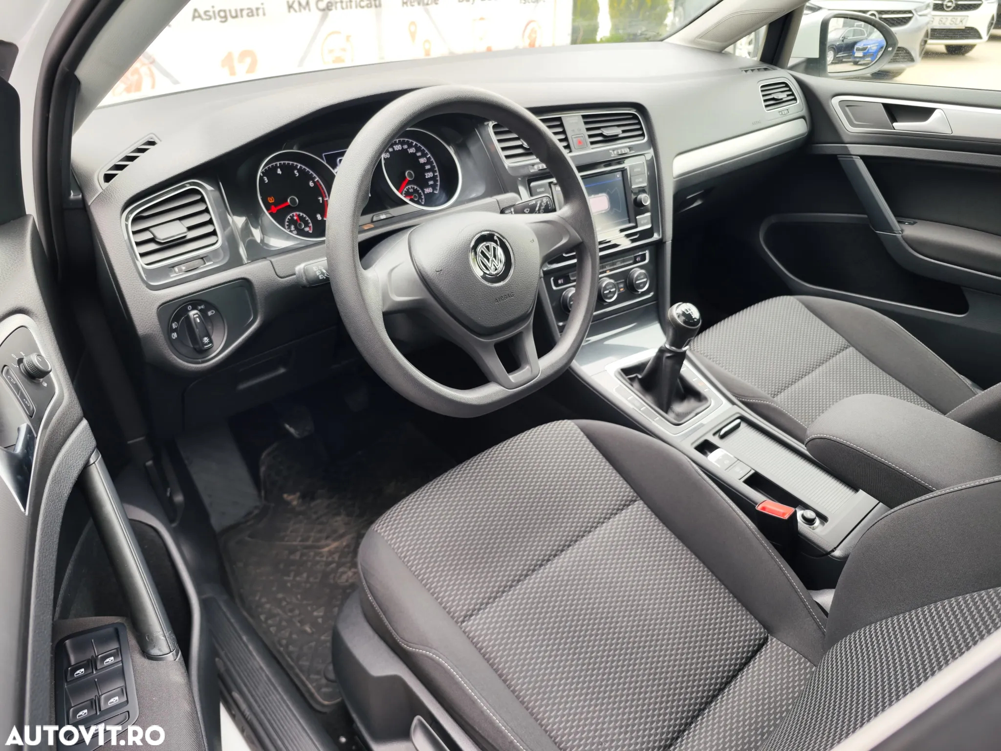 Volkswagen Golf - 11