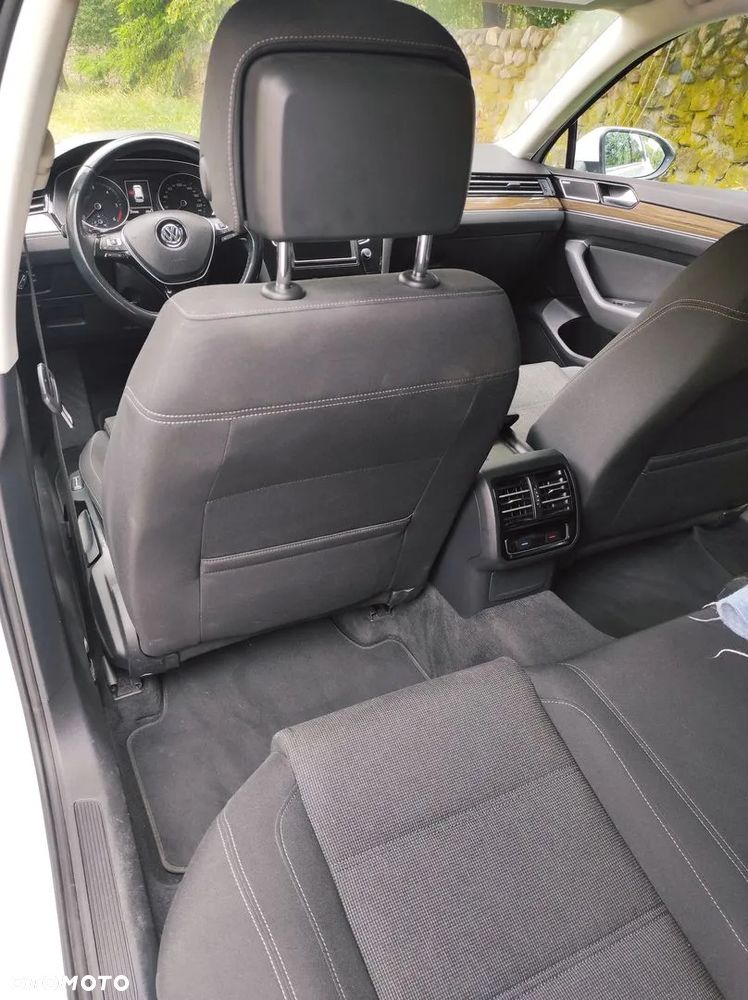 Volkswagen Passat Variant 2.0 TDI SCR DSG Highline - 20