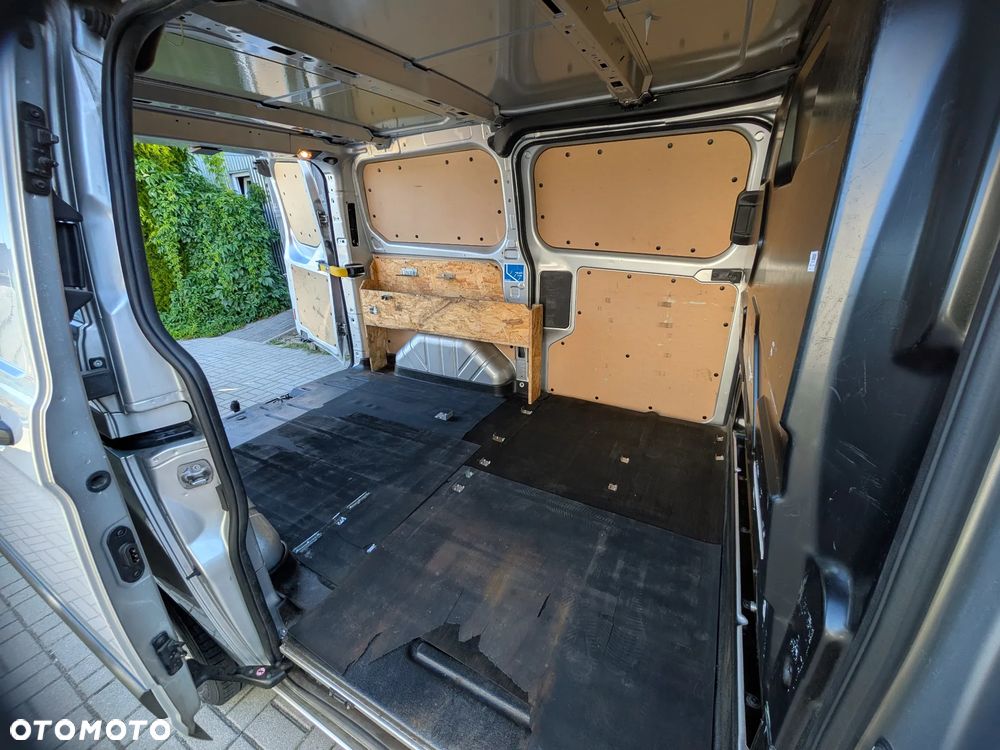 Ford TRANSIT CUSTOM - 23