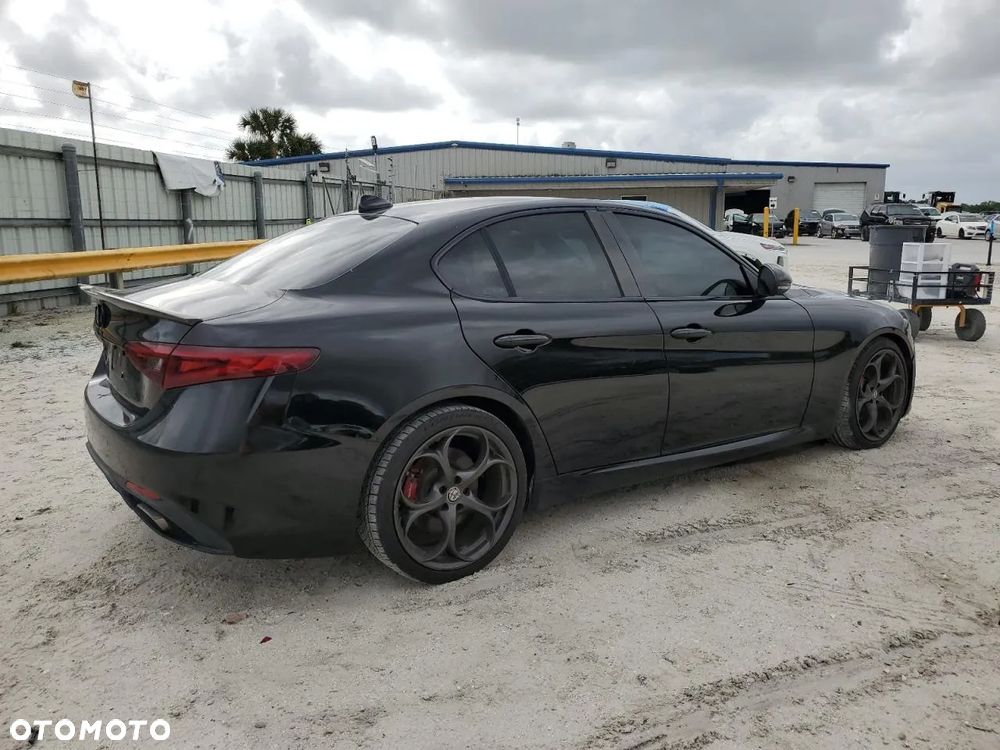 Alfa Romeo Giulia 2.0 Turbo 16V AT8-Q4 Ti - 5