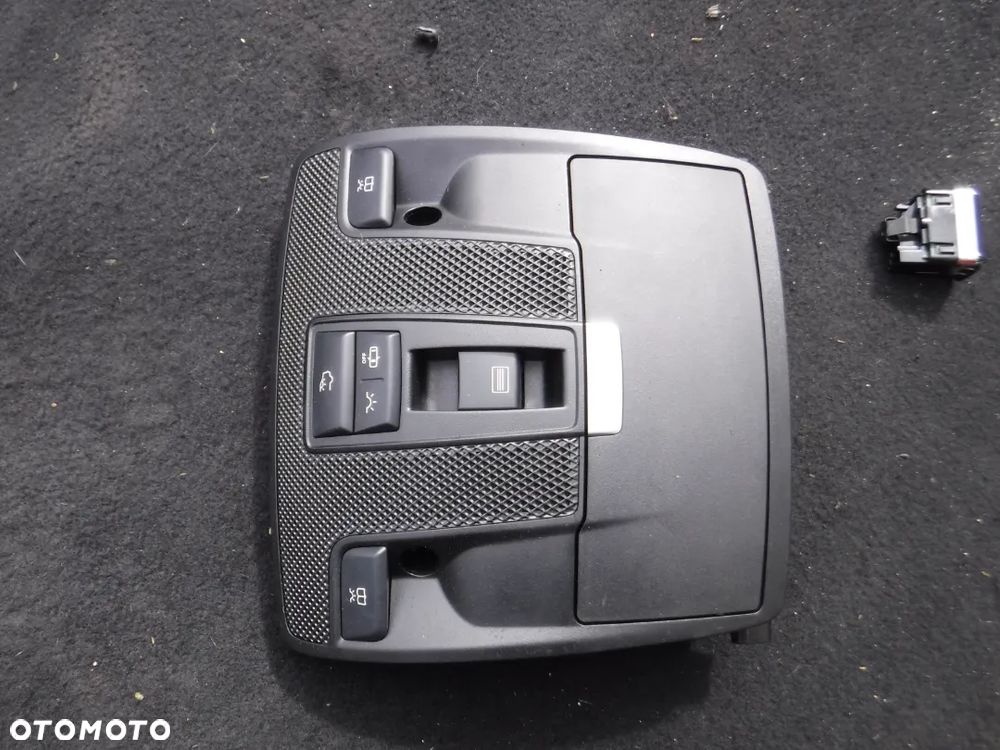 Mercedes CLA W117  lampka schowek podsufitki A0009007103 panorama - 1