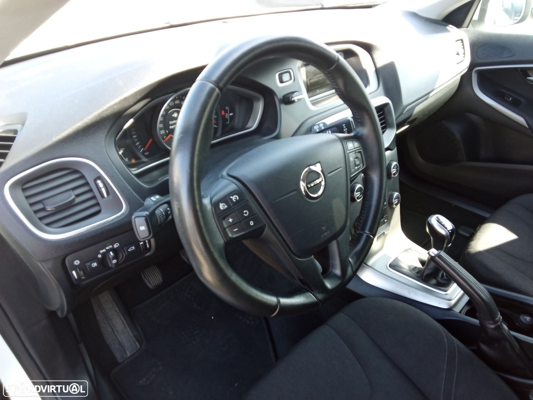Volvo V40 2.0 D2 Momentum - 11