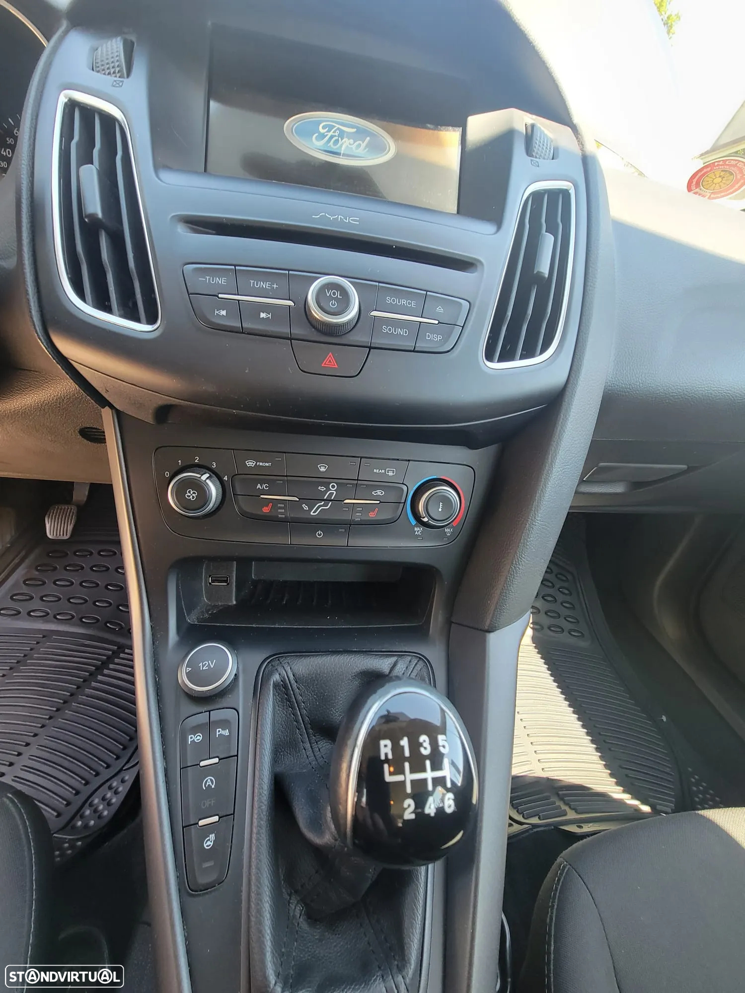 Ford Focus SW 1.0 EcoBoost S&S ST-LINE - 25