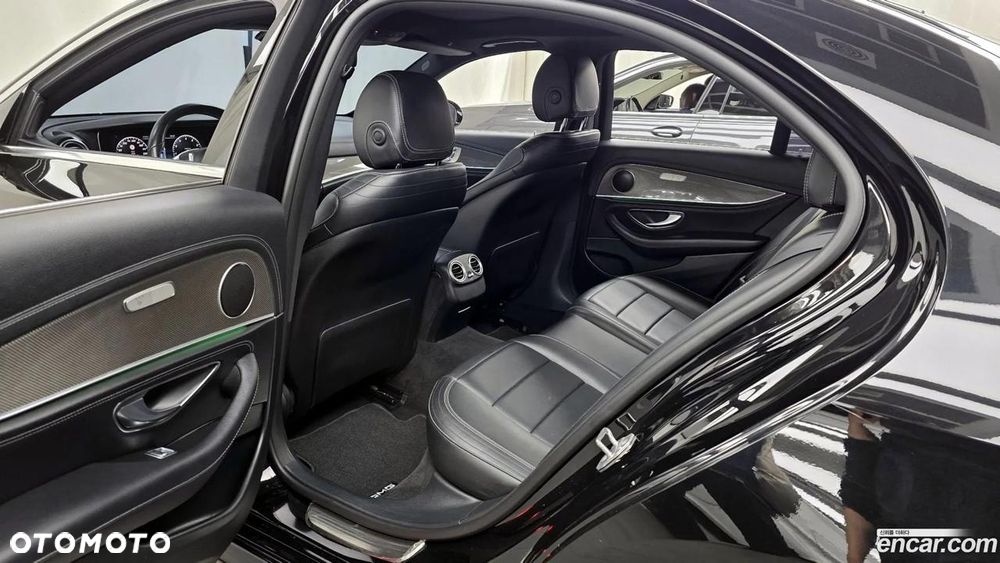 Mercedes-Benz Klasa E 300 9G-TRONIC AMG Line - 25