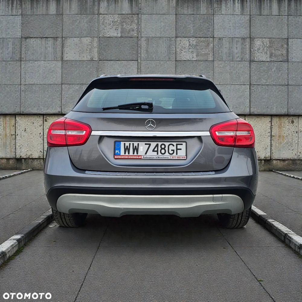 Mercedes-Benz GLA 200 7G-DCT Style - 4