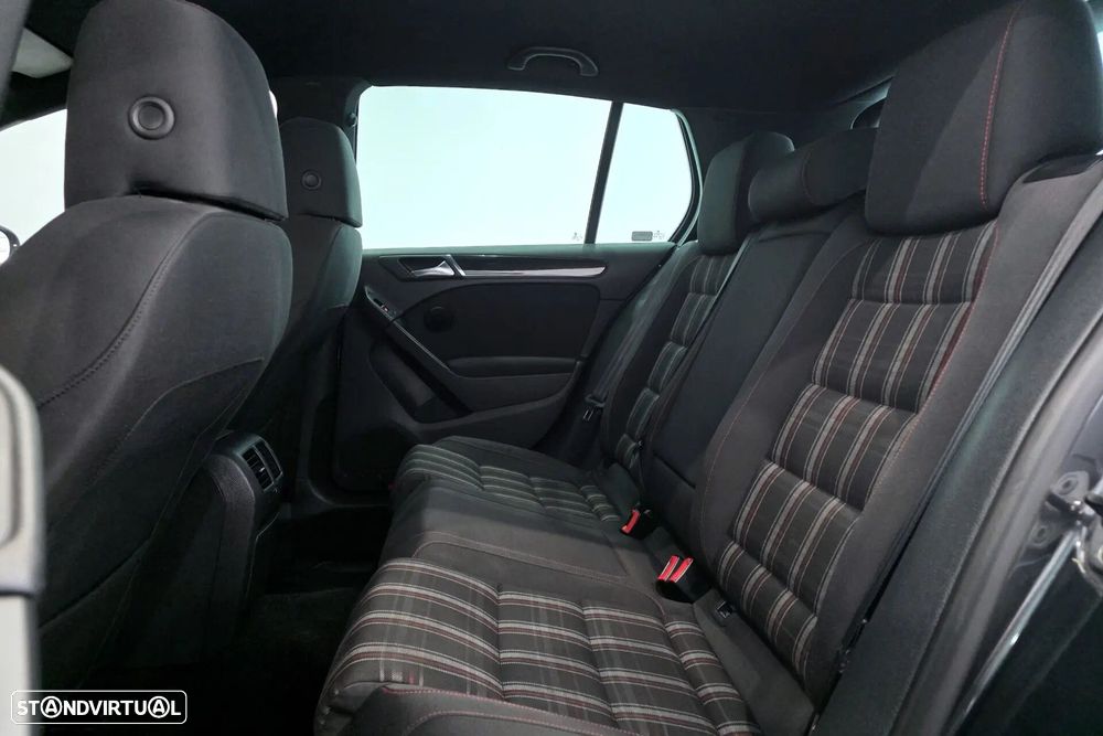 VW Golf 2.0 TSi GTI DSG - 11