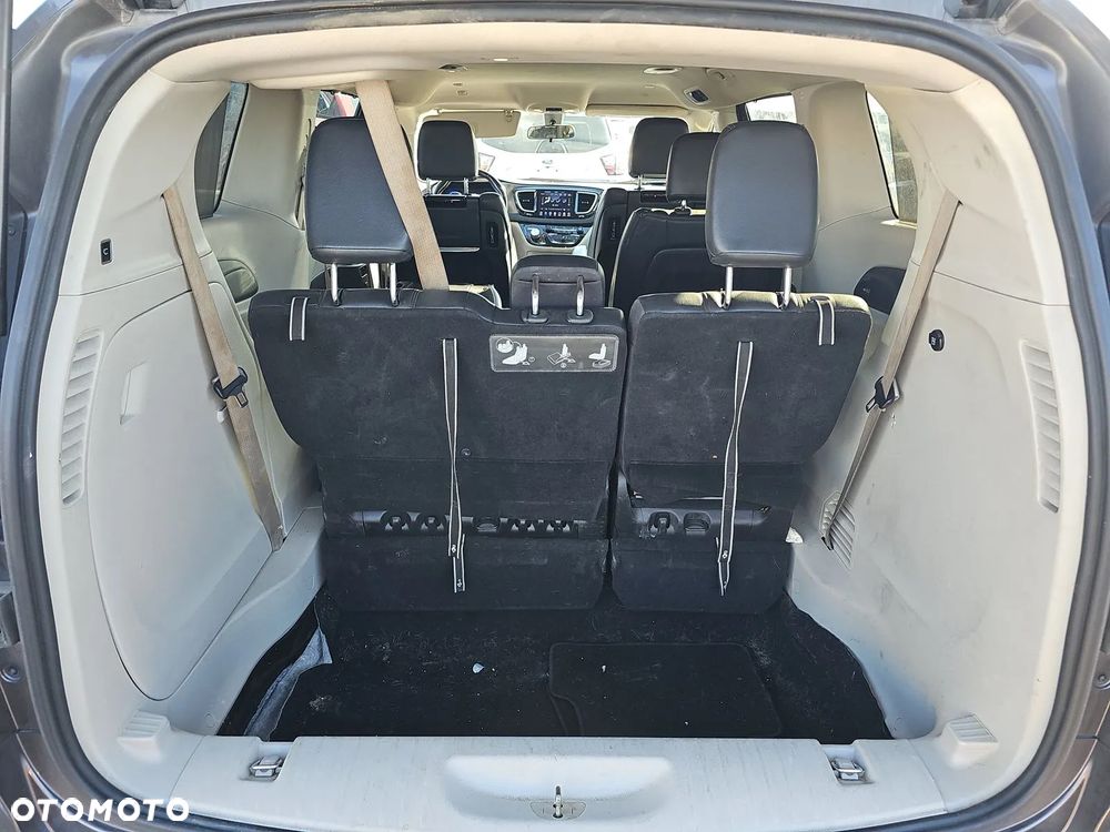 Chrysler Pacifica - 15